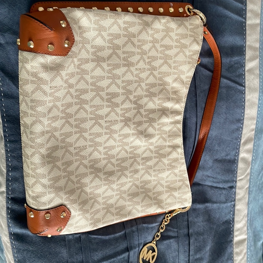 Michael KORS Serena Shoulder Bag.